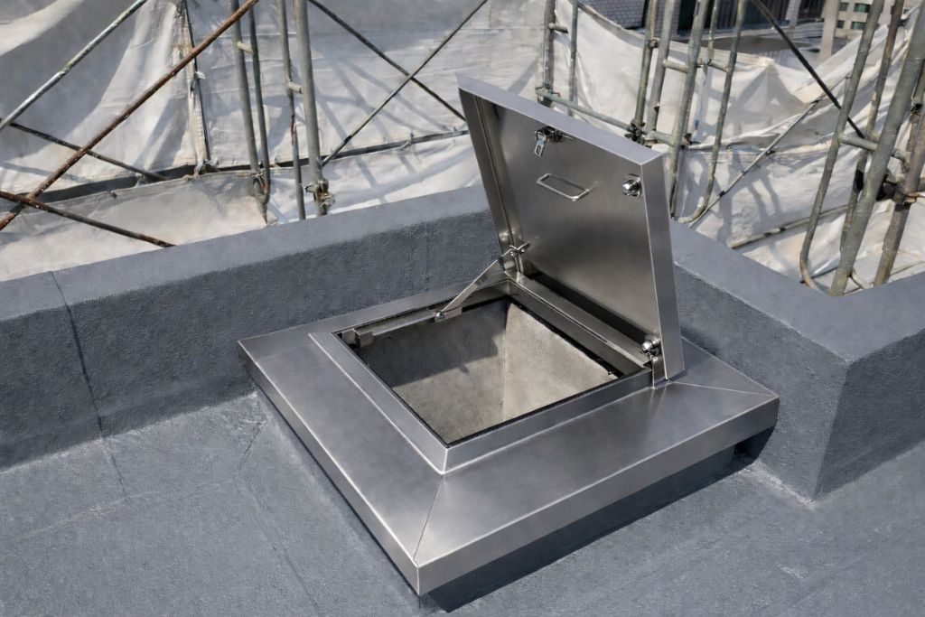 溶接加工された金属ボックス
